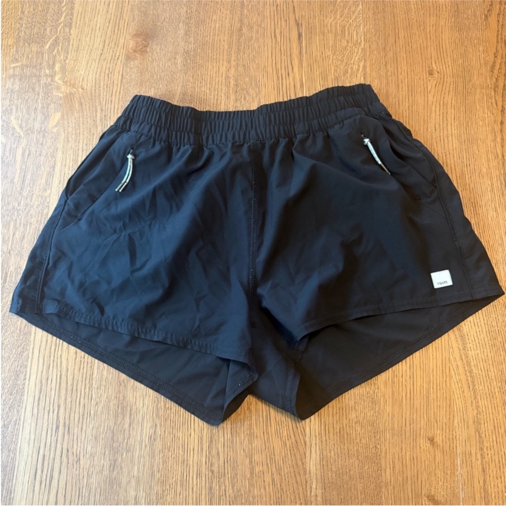 Vuori Black Dash Performance Short - Picture 5 of 12